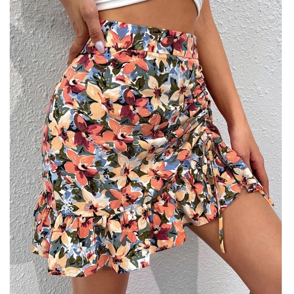 Boho Floral Tropical Print Ruffle Hem Mini Skirt - Picture 2 of 5
